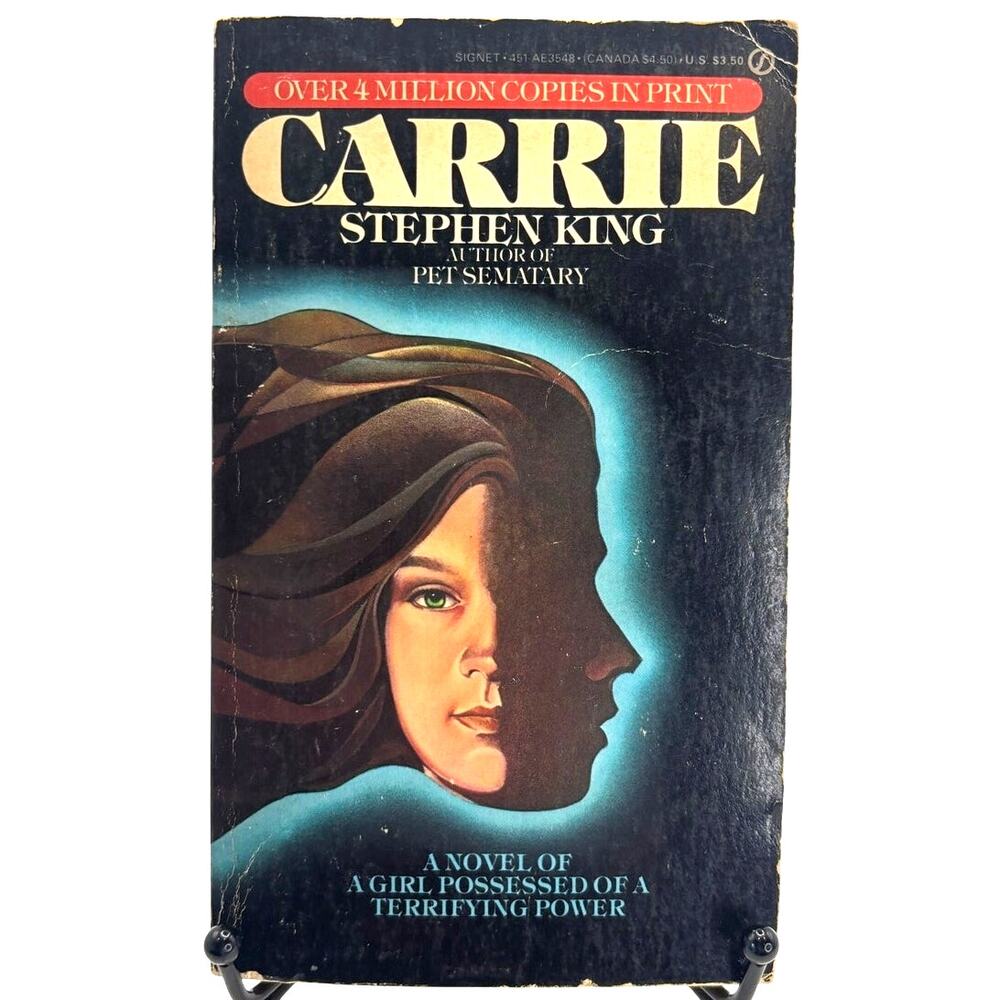 Vintage 1975 Early Edition Carrie Book by Stephen King, Signet Publishers, PB